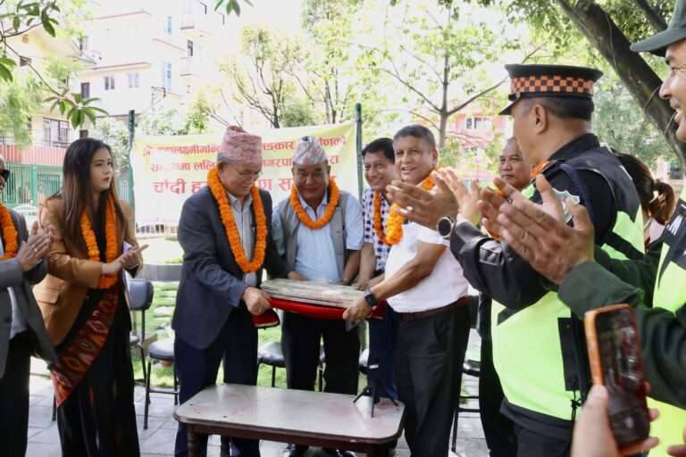 चाँदीको अलङ्कार राख्नको लागि ३४ केजी ३०० ग्राम चाँदी सहयोग