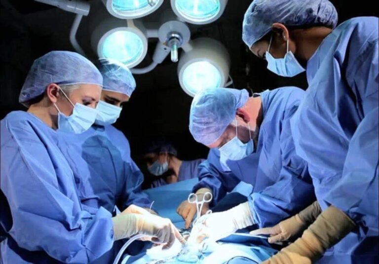 रसियामा ८.८ रिक्टरको शक्तिशाली भूकम्प, तर… अपरेशन थिएटरमा एकछिन पनि नडराए डाक्टरहरू