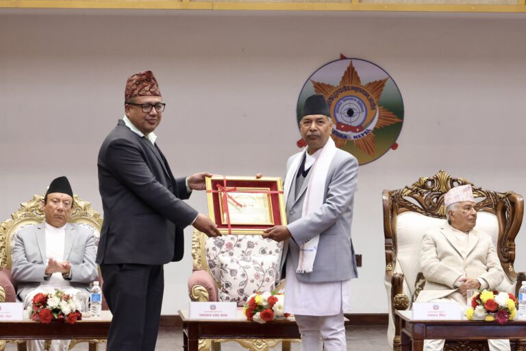 सुशासन पुरस्कार–२०८२ बाट सुनील महर्जन सम्मानित